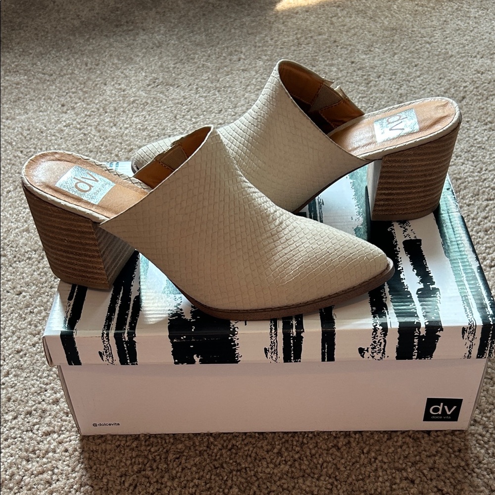 DV by Dolce Vita Women's Textured Cream Mules